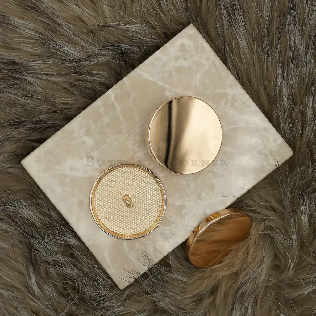 Shiny Smooth Surface Classic Loop Button