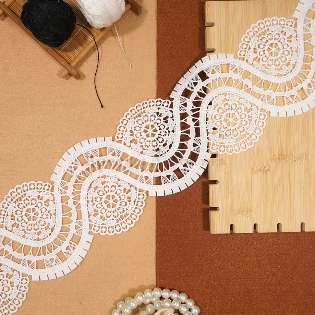 One Side Border Shuttle Lace