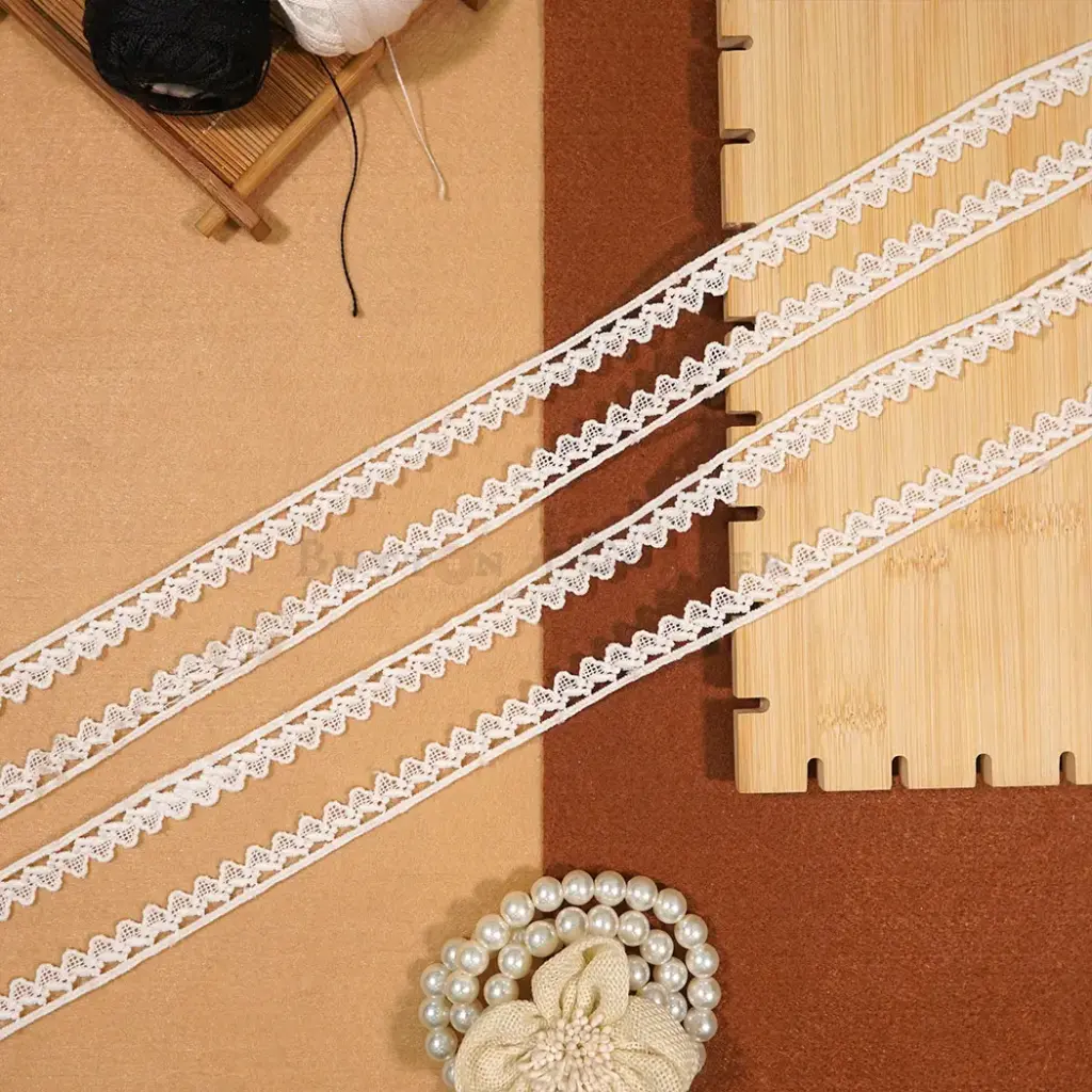 One Side Border Shuttle Lace