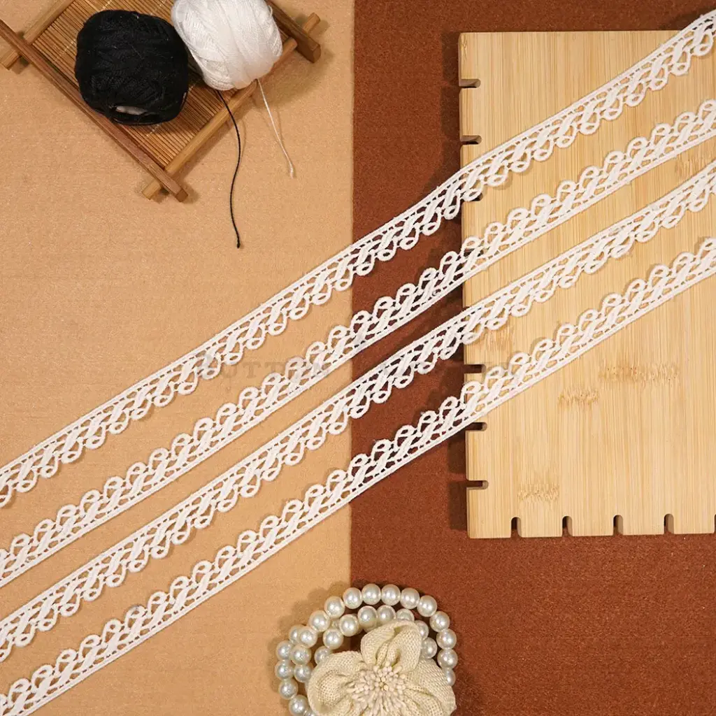 One Side Border Shuttle Lace