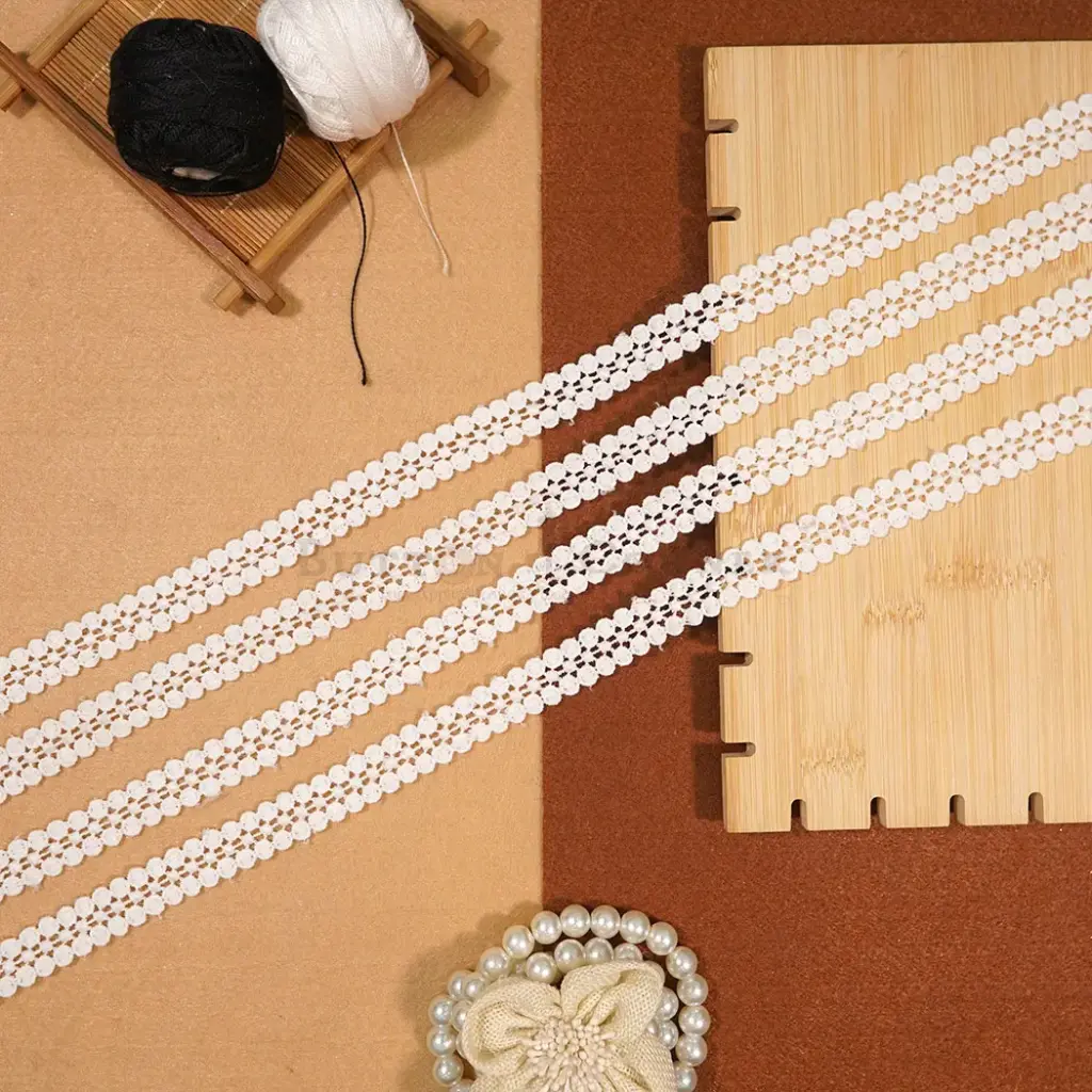 Chain Design Shuttle Lace