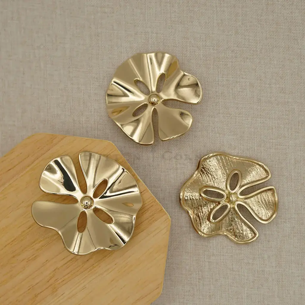 Gold-Plated Floral Flower Design Oversized Metal Button