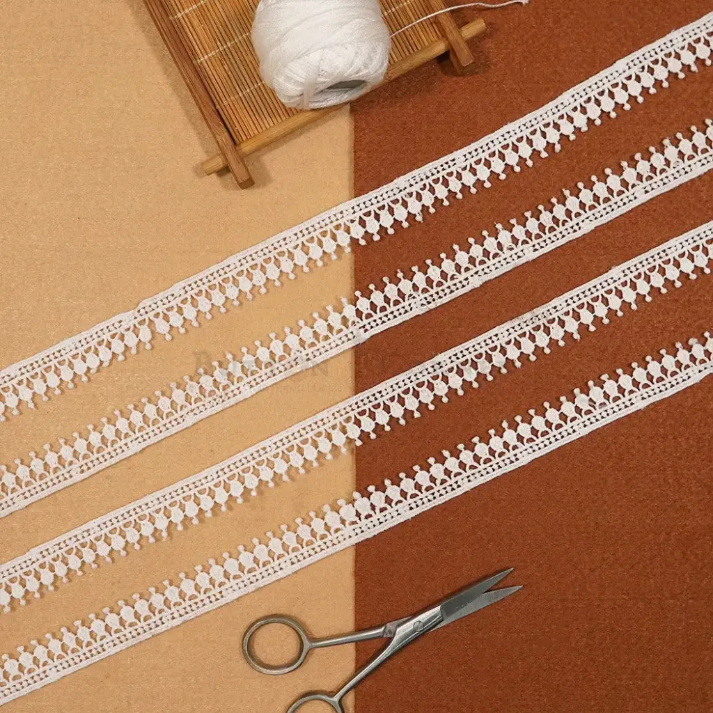 One Side Border Shuttle Lace