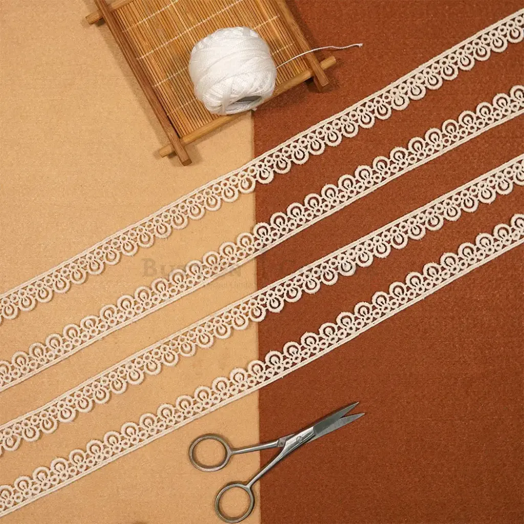 One Side Border Shuttle Lace