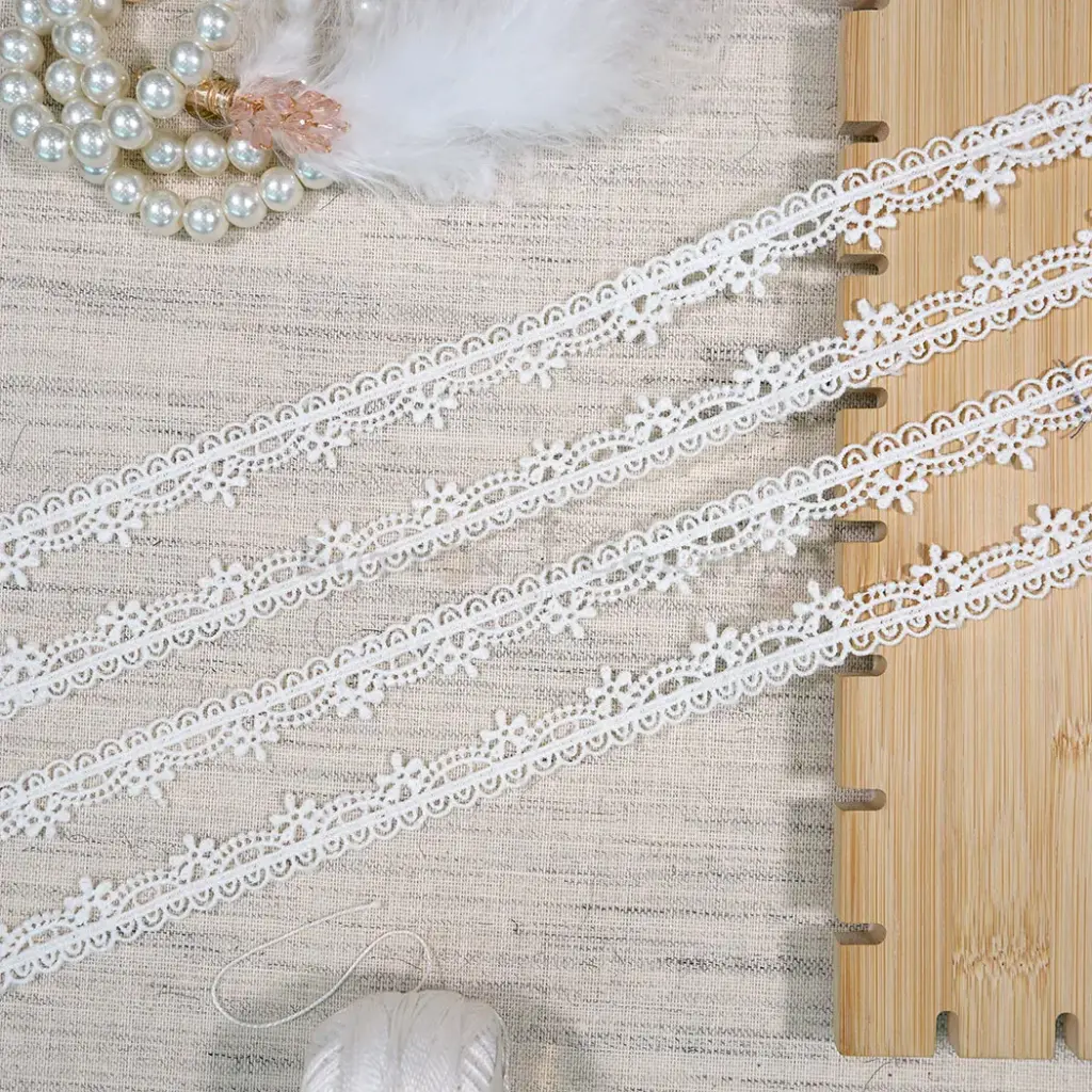 One Side Border Shuttle Lace