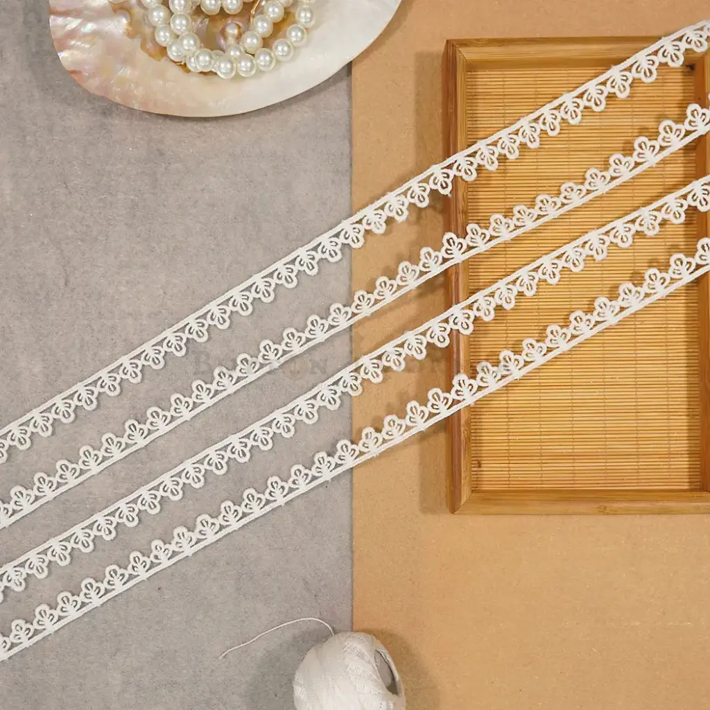 One Side Border Shuttle Lace