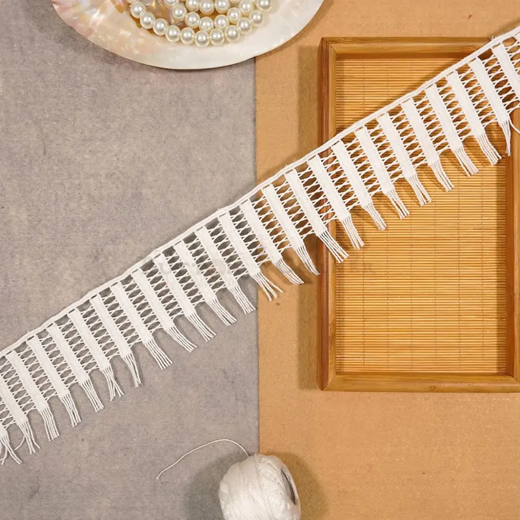 One Side Border Shuttle Lace