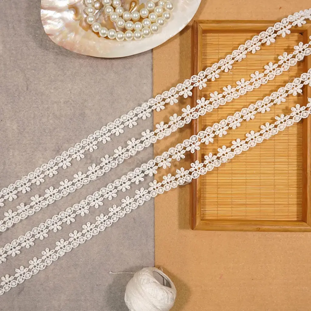 One Side Border Shuttle Lace