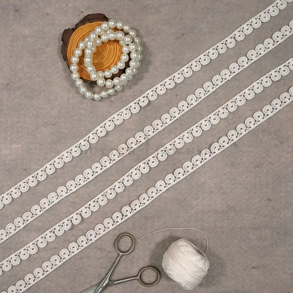 One Side Border Shuttle Lace
