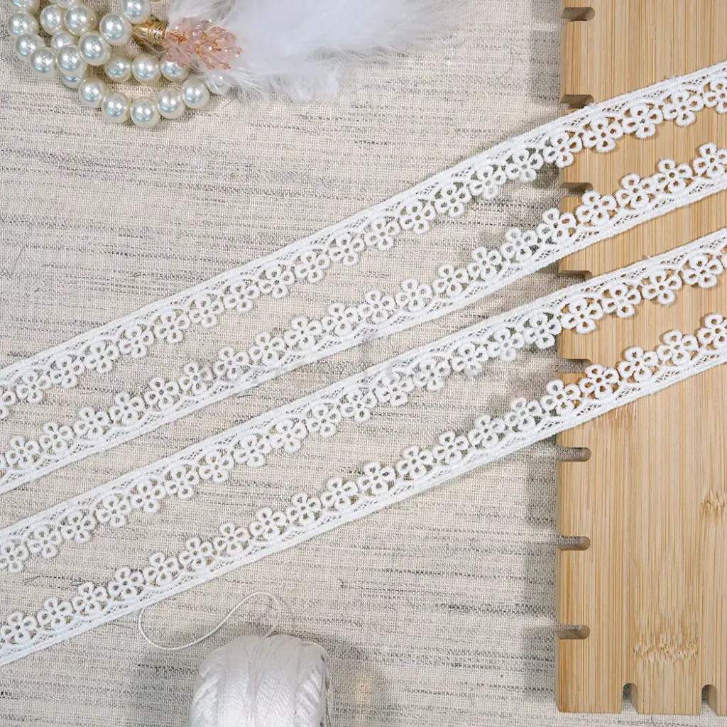 One Side Border Shuttle Lace
