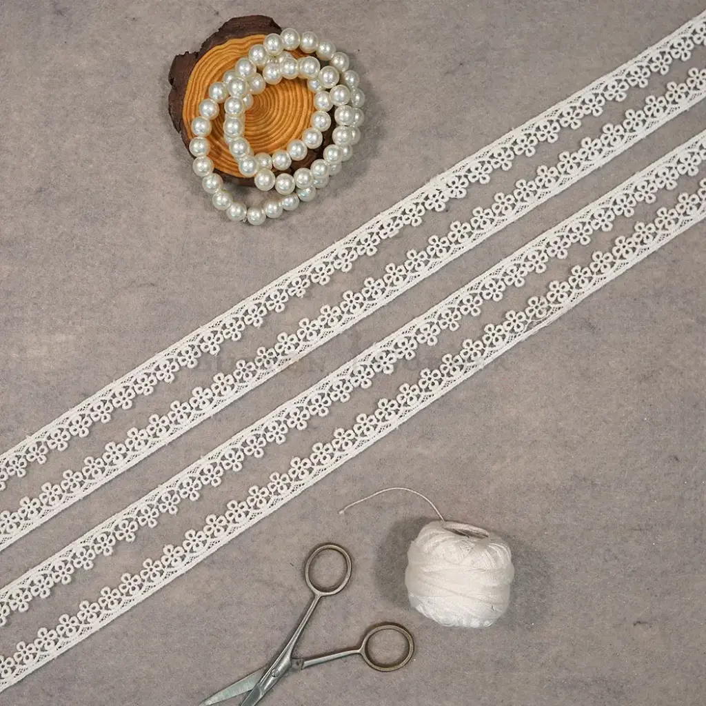 One Side Border Shuttle Lace