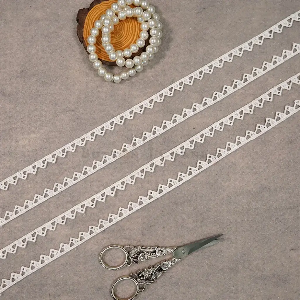 One Side Border Shuttle Lace