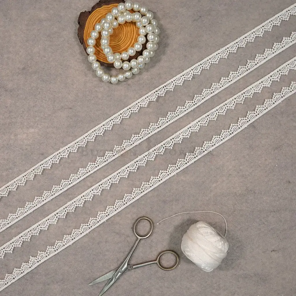 One Side Border Shuttle Lace