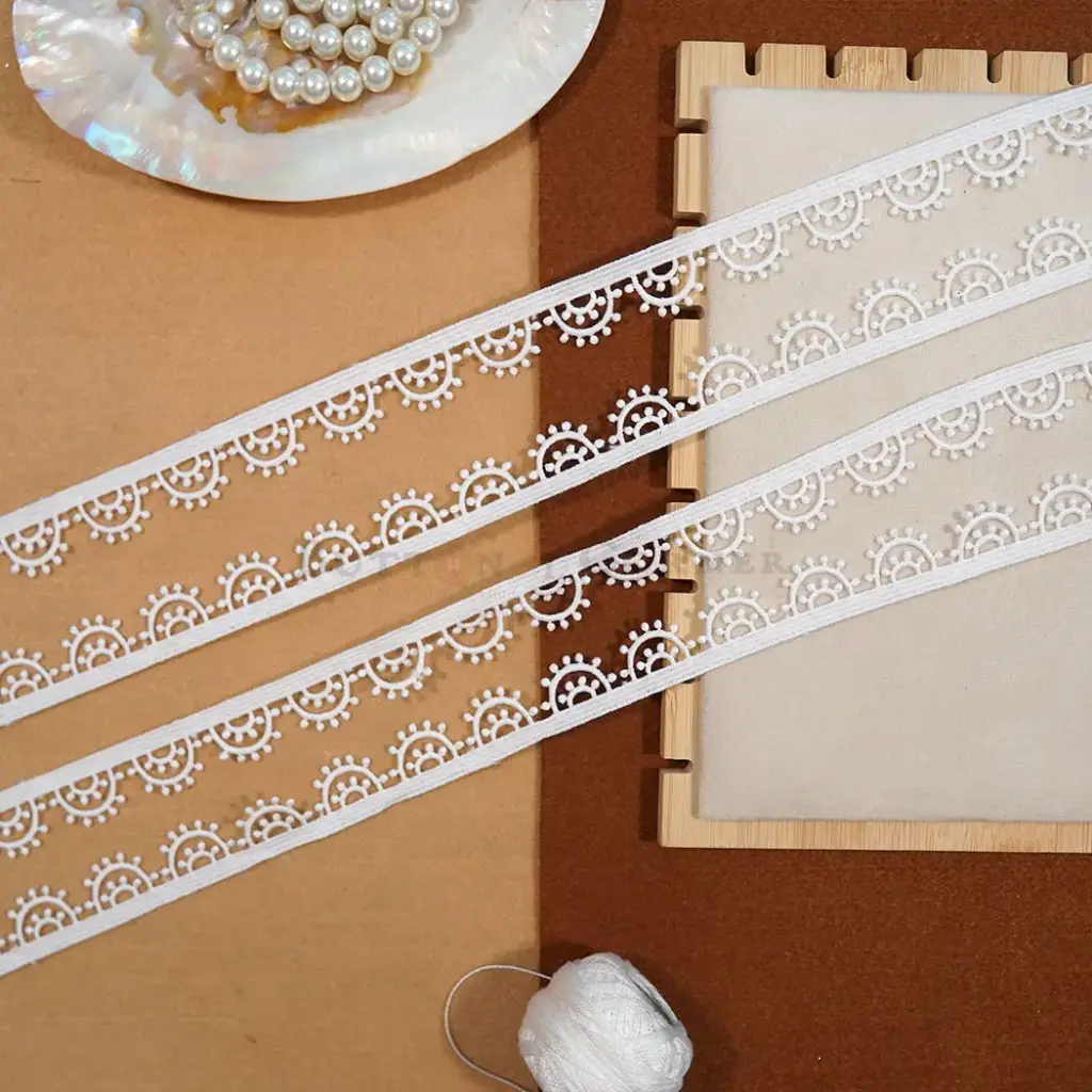 One Side Border Shuttle Lace