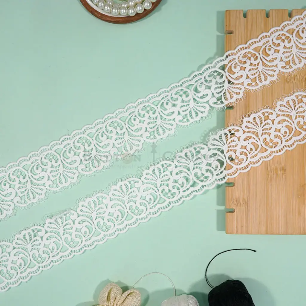 One Side Border Shuttle Lace