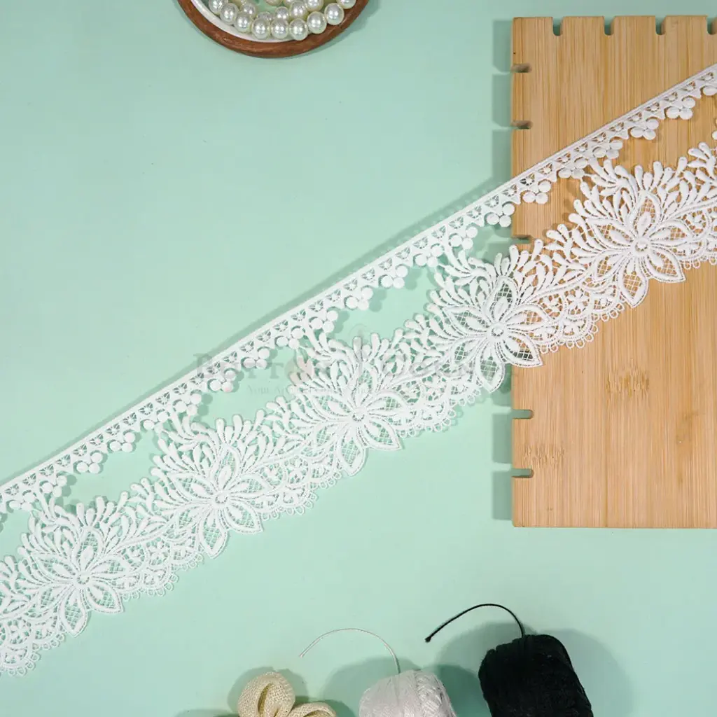 One Side Border Shuttle Lace
