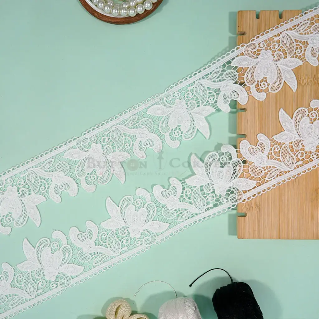 One Side Border Shuttle Lace