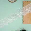 One Side Border Shuttle Lace with Scallop Edge