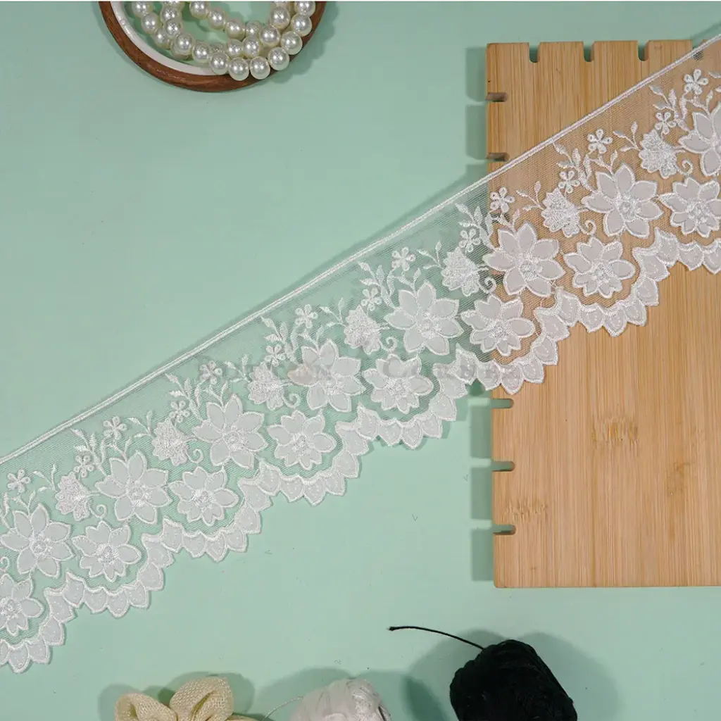 One Side Border Shuttle, Net Lace