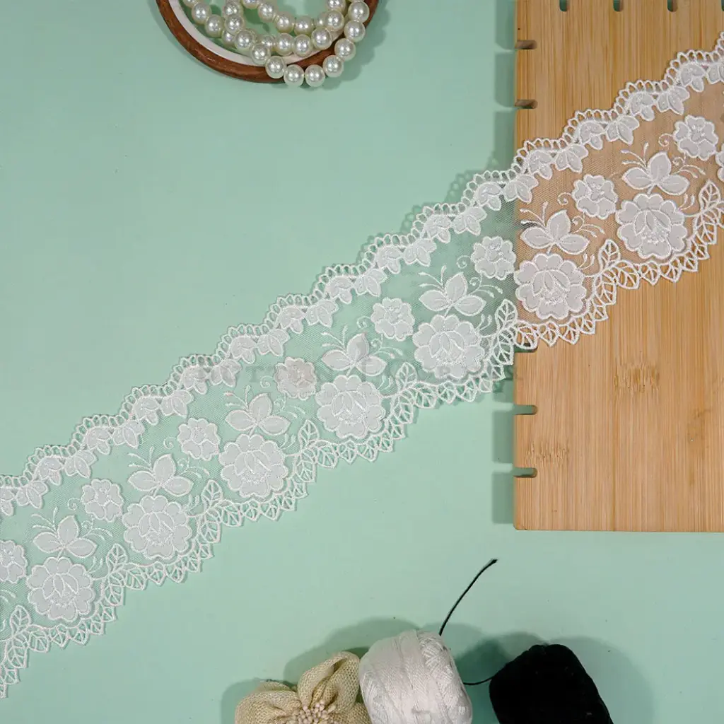 One Side Border Shuttle, Net Lace