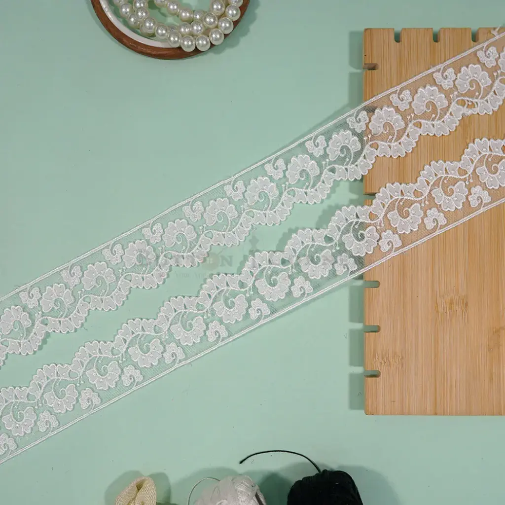 One Side Border Shuttle, Net Lace