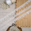 One Side Border Leaf Pattern Shuttle Lace