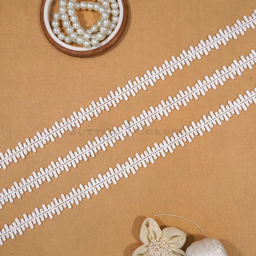 Centre Border Shuttle Lace