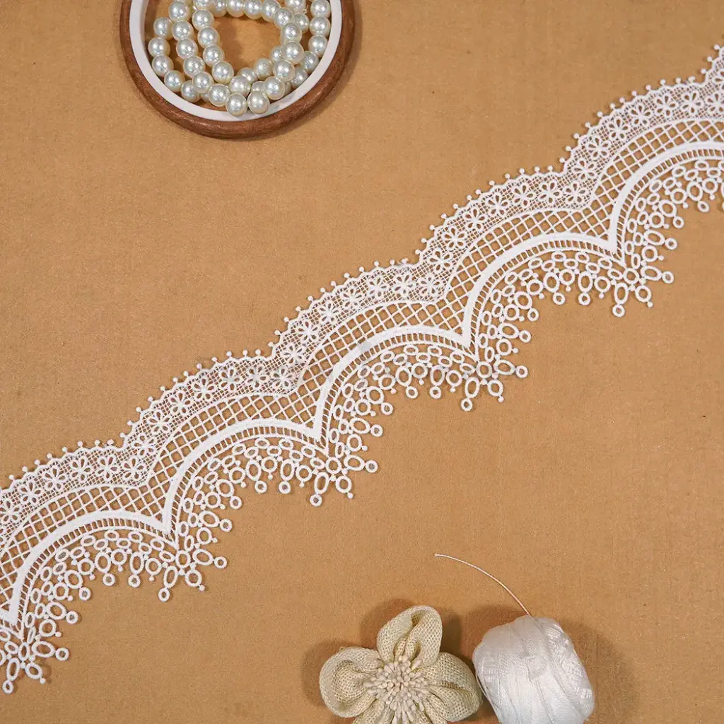 Scallup Shuttle Lace