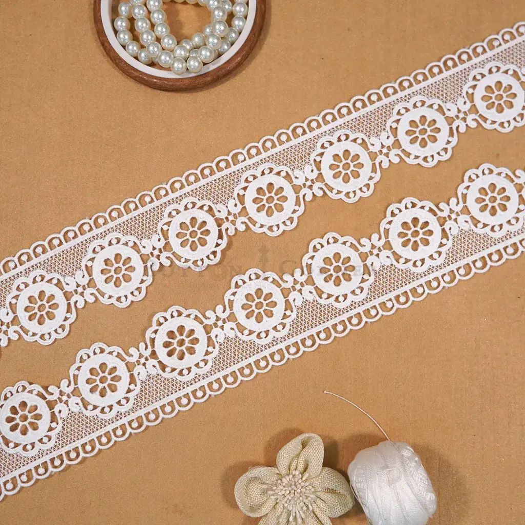 One Side Border Shuttle Lace