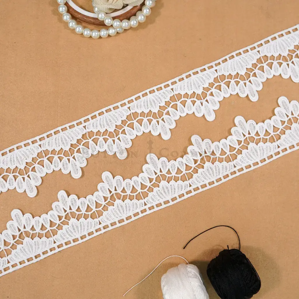 One Side Border Shuttle Lace