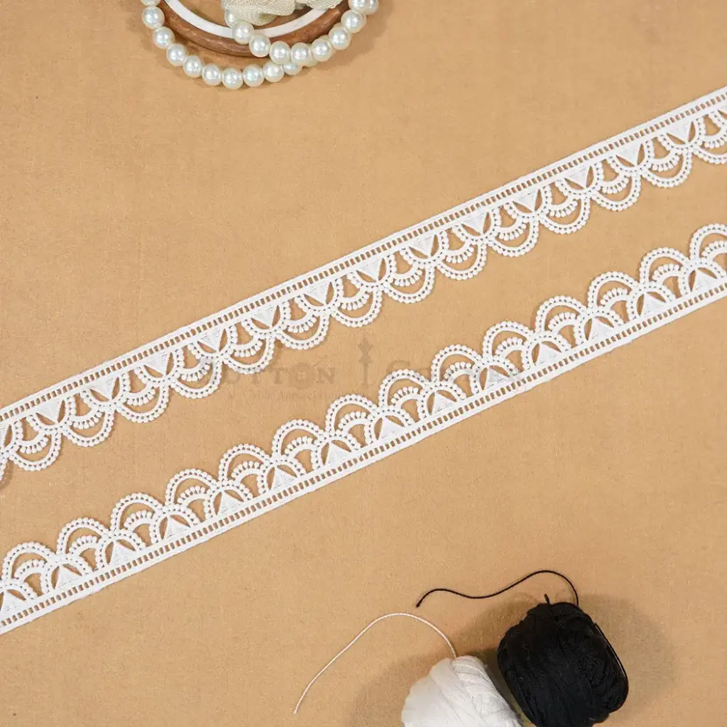 One Side Border Shuttle Lace