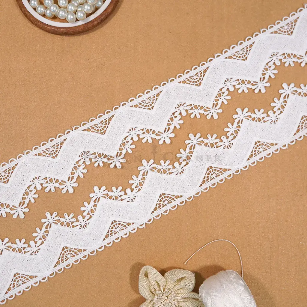 One Side Border Shuttle Lace