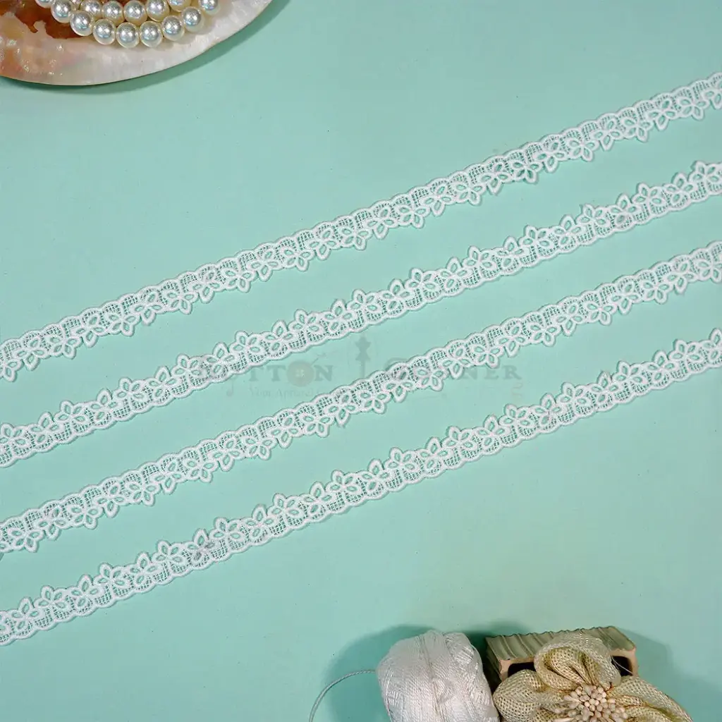 One Side Border Shuttle Lace