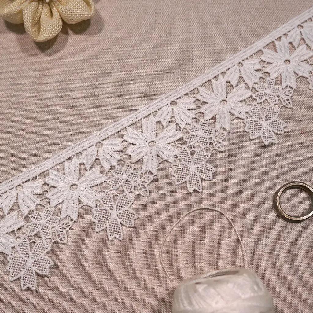 One Side Border Shuttle Lace