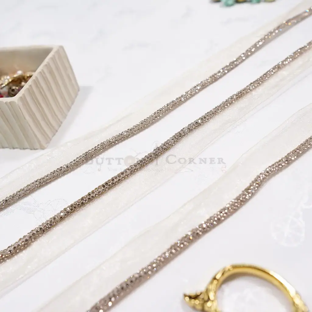 Round Crystals Strap Edge Lace