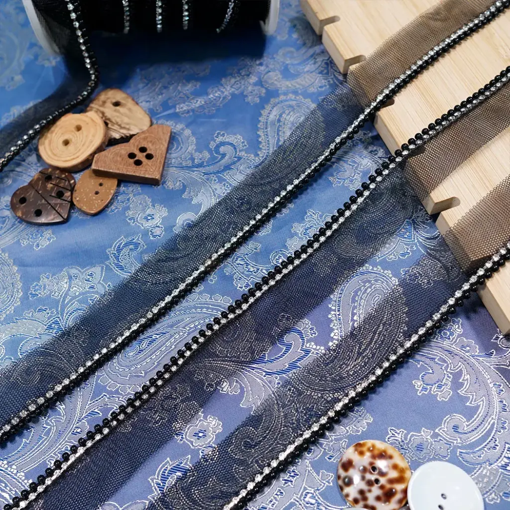 Exclusive Shiny Crystals, Pearl Edge Lace