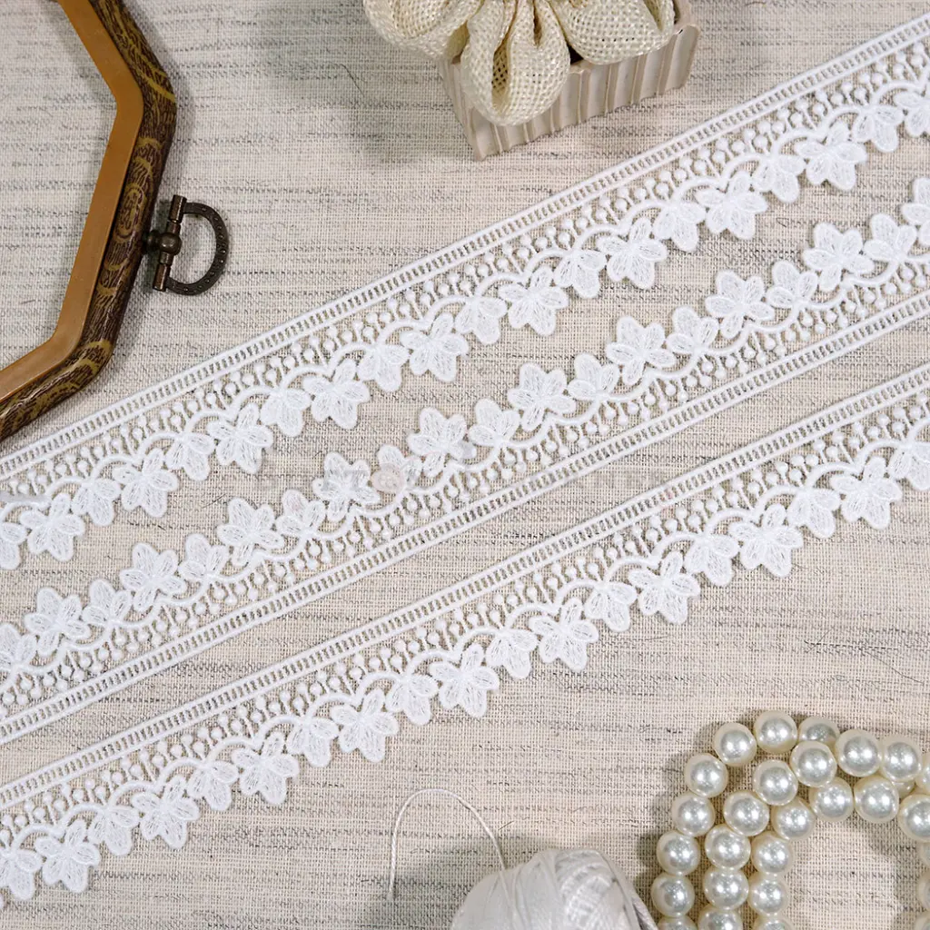 One Side Border Shuttle Lace