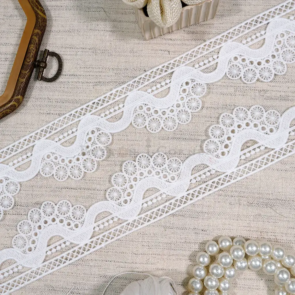 One Side Border Shuttle Lace