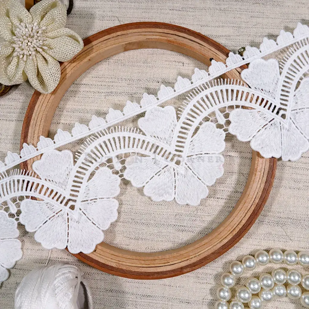 One Side Border Shuttle Lace