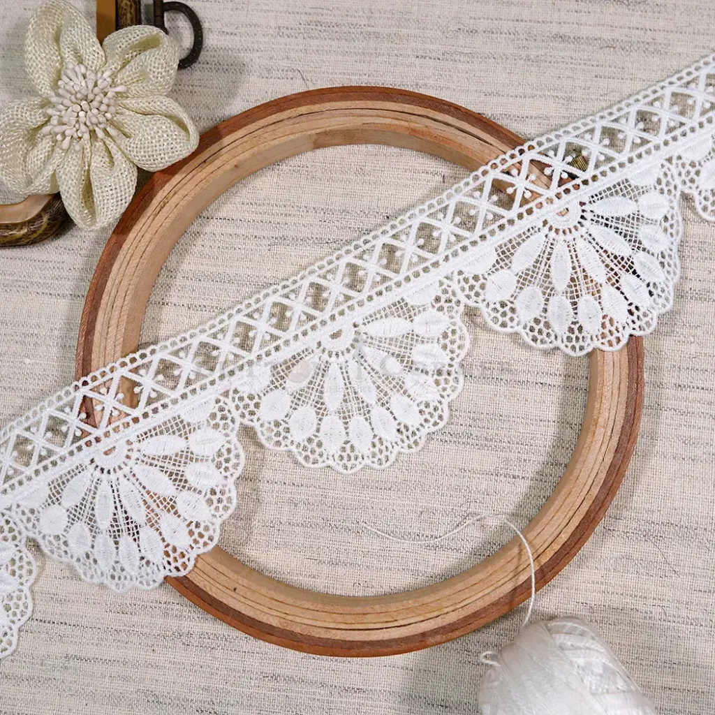 One Side Border Shuttle Lace