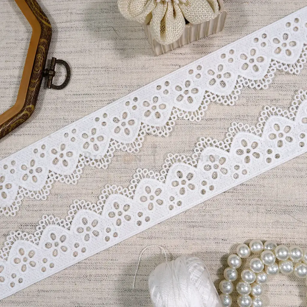 One Side Border Shuttle Lace