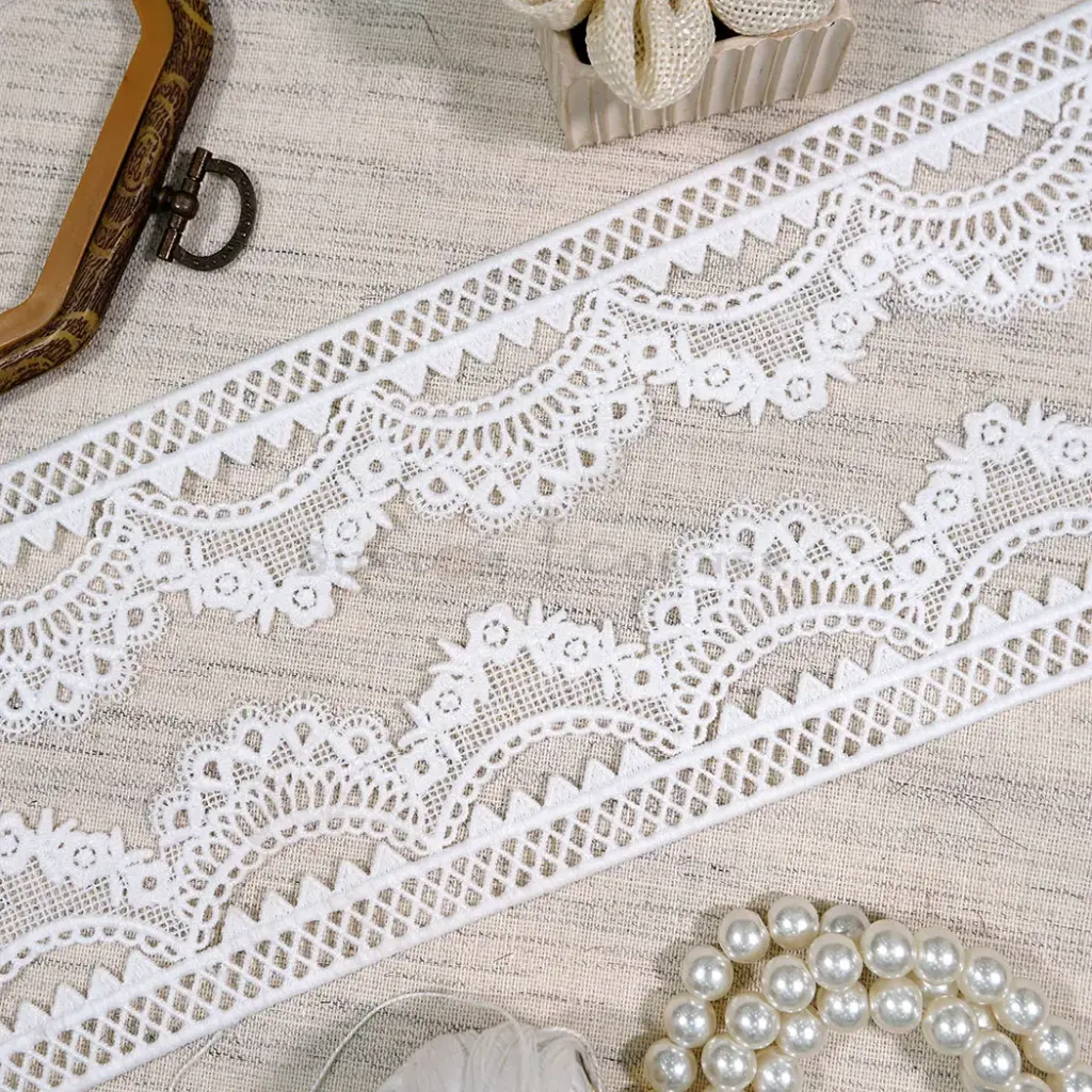 One Side Border Shuttle Lace