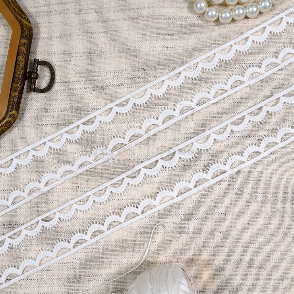 One Side Border Shuttle Lace