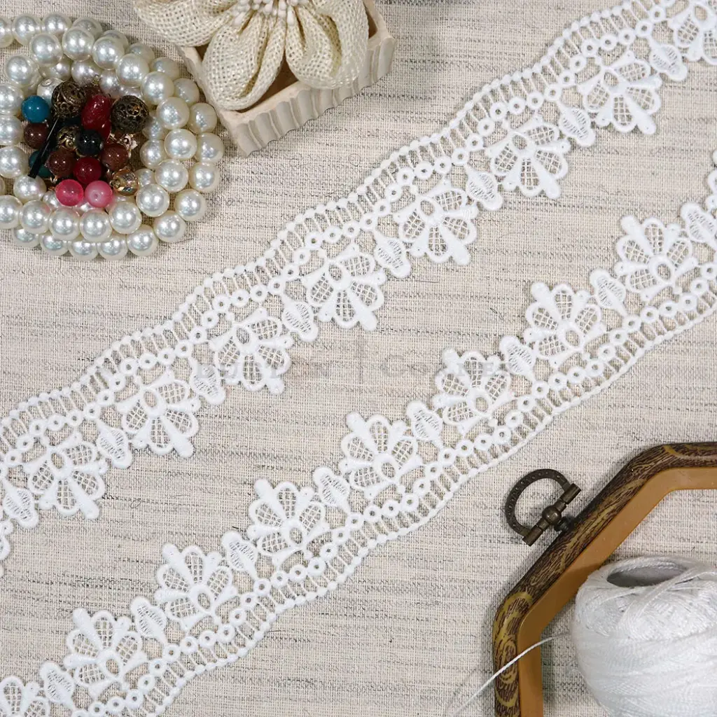 One Side Border Shuttle Lace