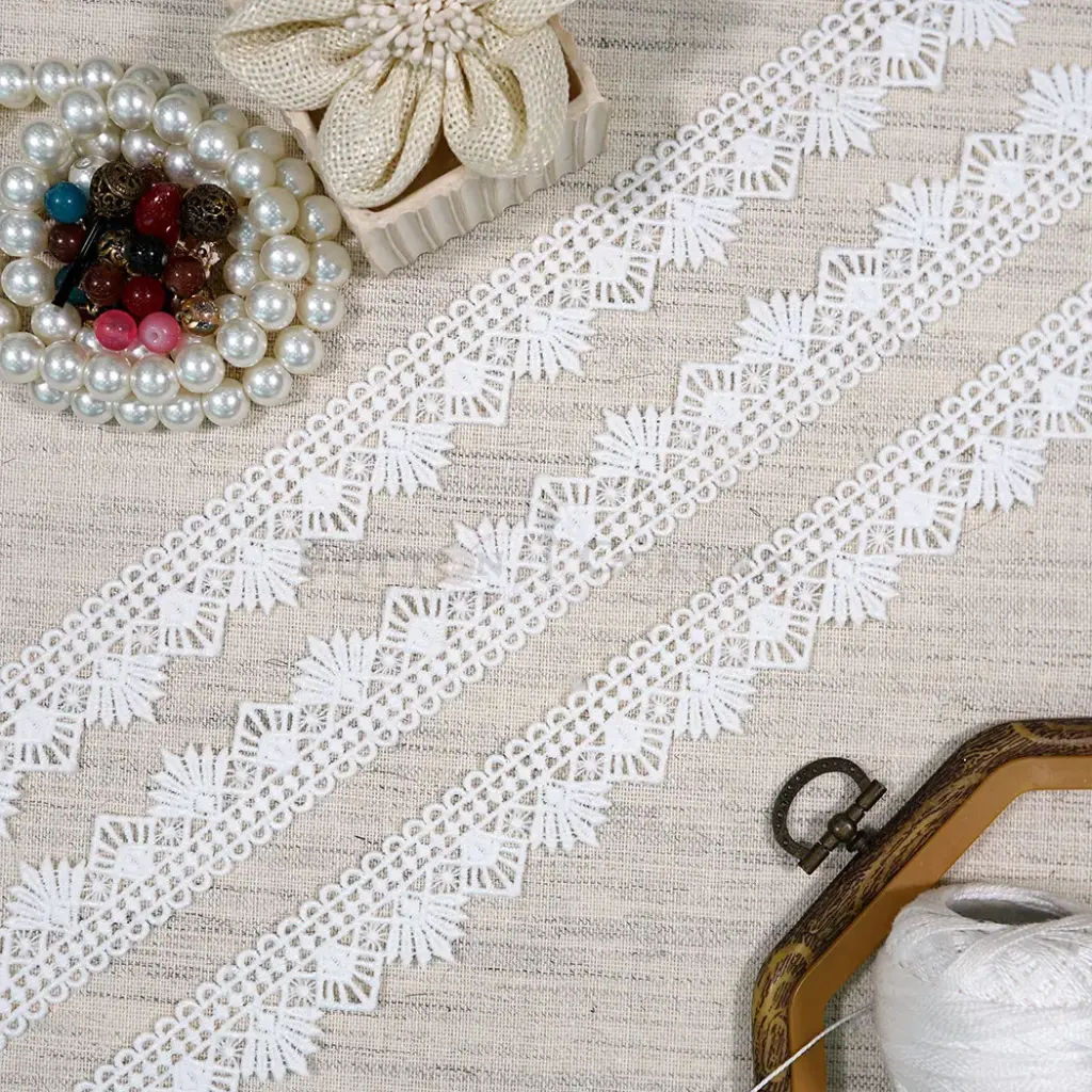 One Side Border Shuttle Lace