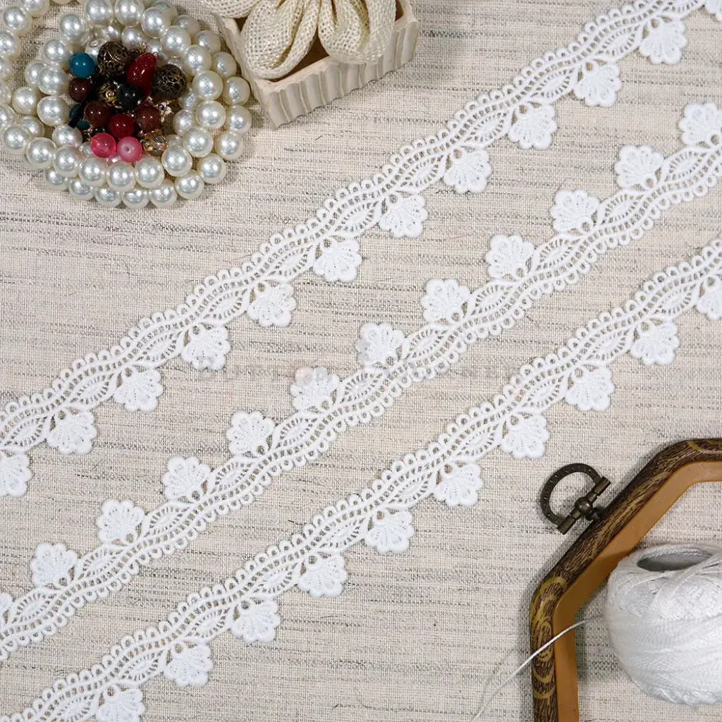 One Side Border Shuttle Lace