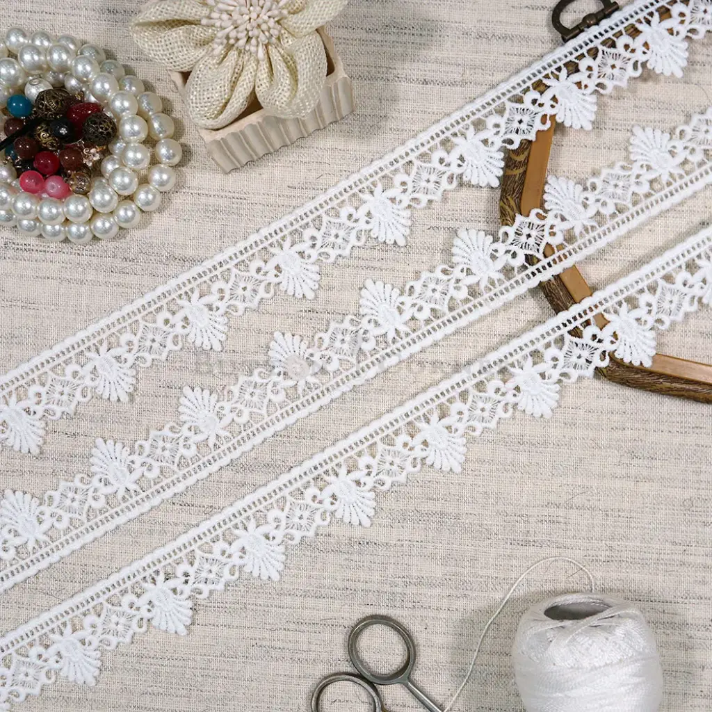 One Side Border Shuttle Lace
