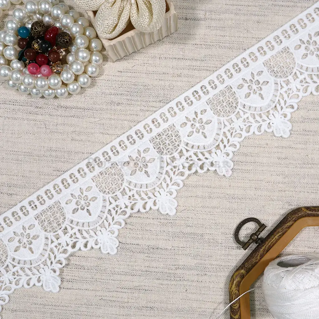 One Side Border Shuttle Lace