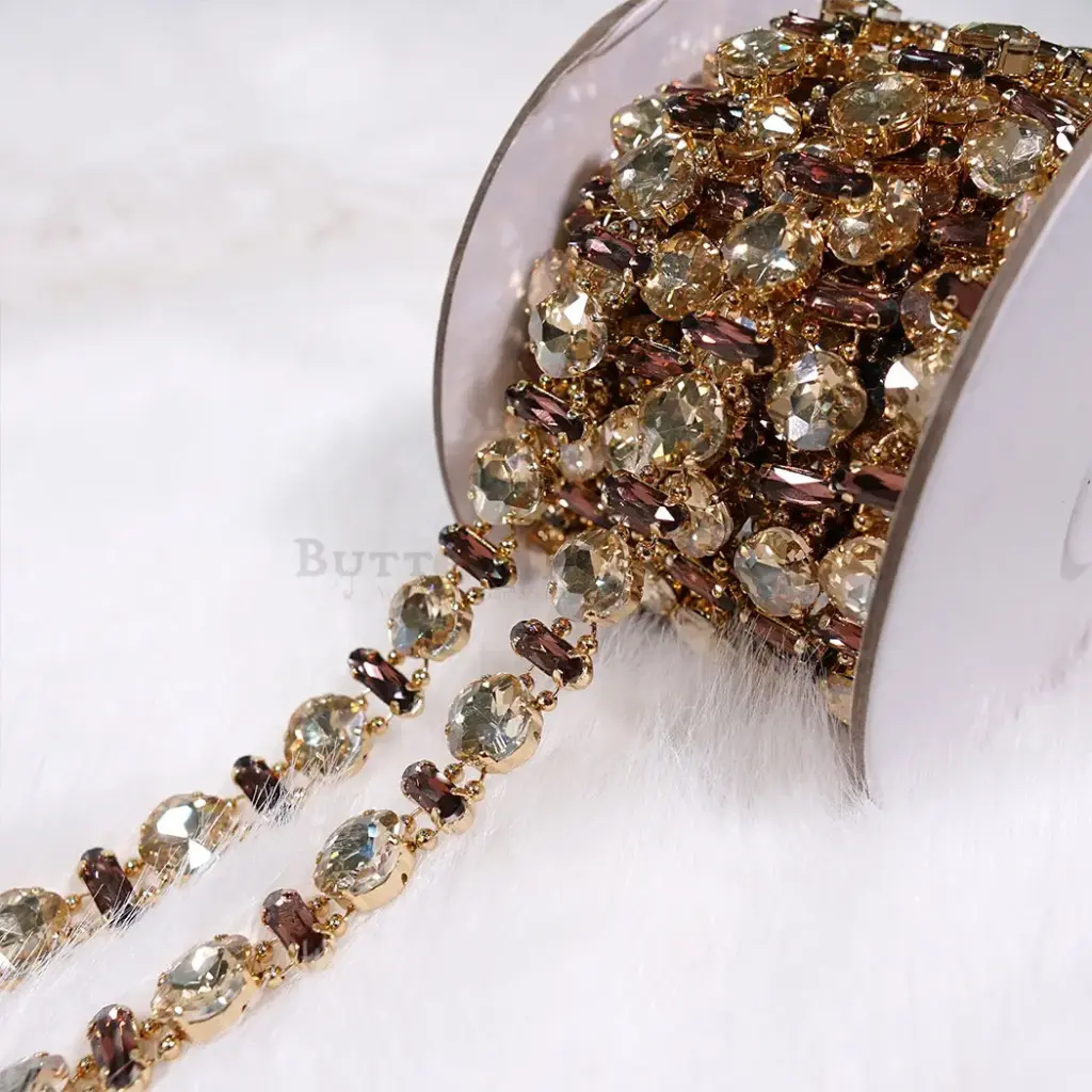 Gold Base Round Crystal & Baguette Design Aesthetic Chain