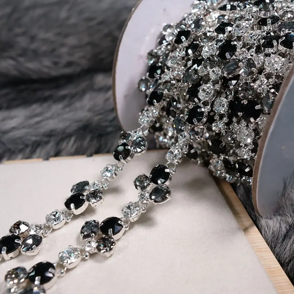 Nontoxic White Base Cluster Style Four Claws Crystals Rhinestones Chain